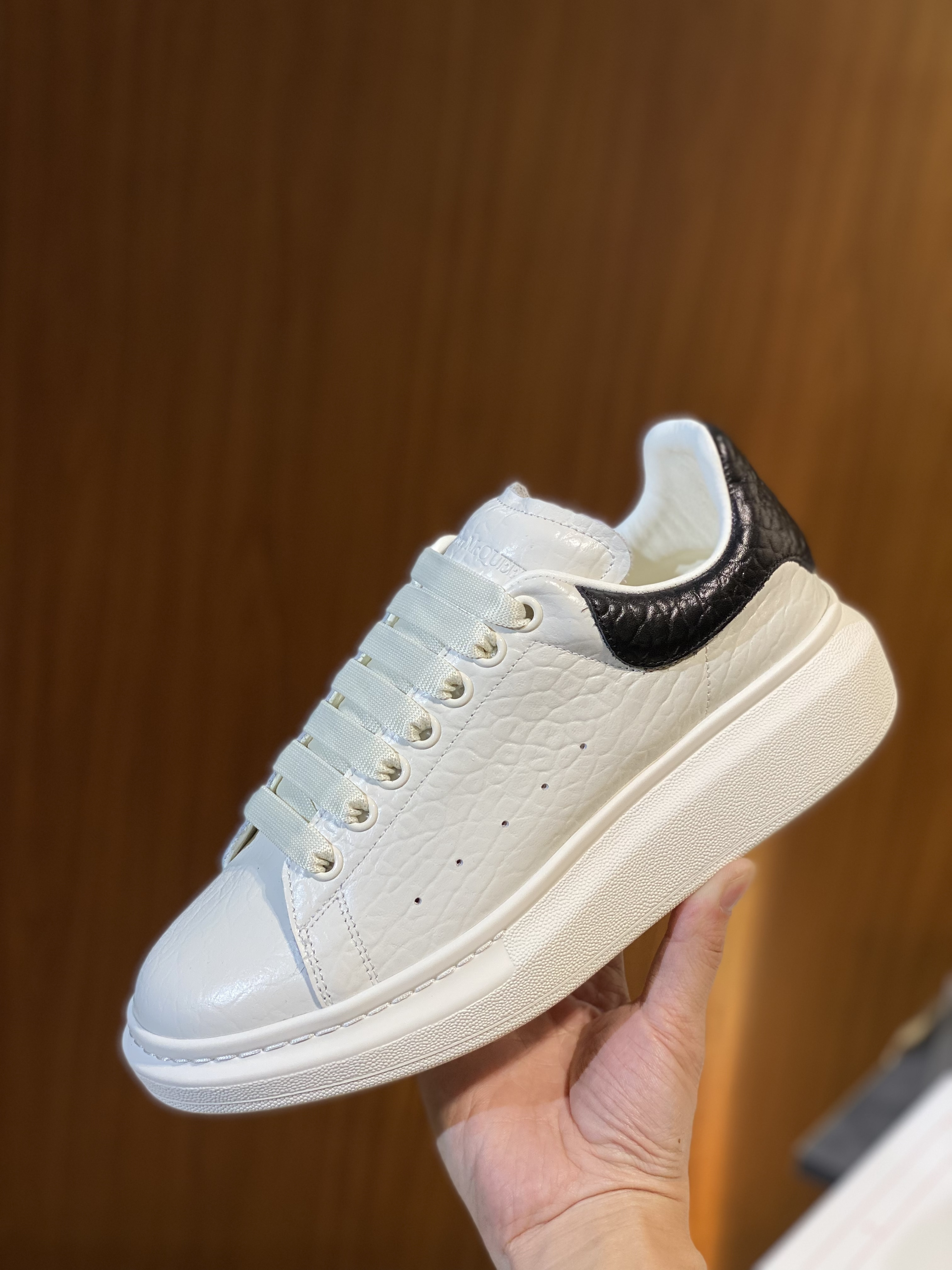 Alexander McQueen 스니커즈