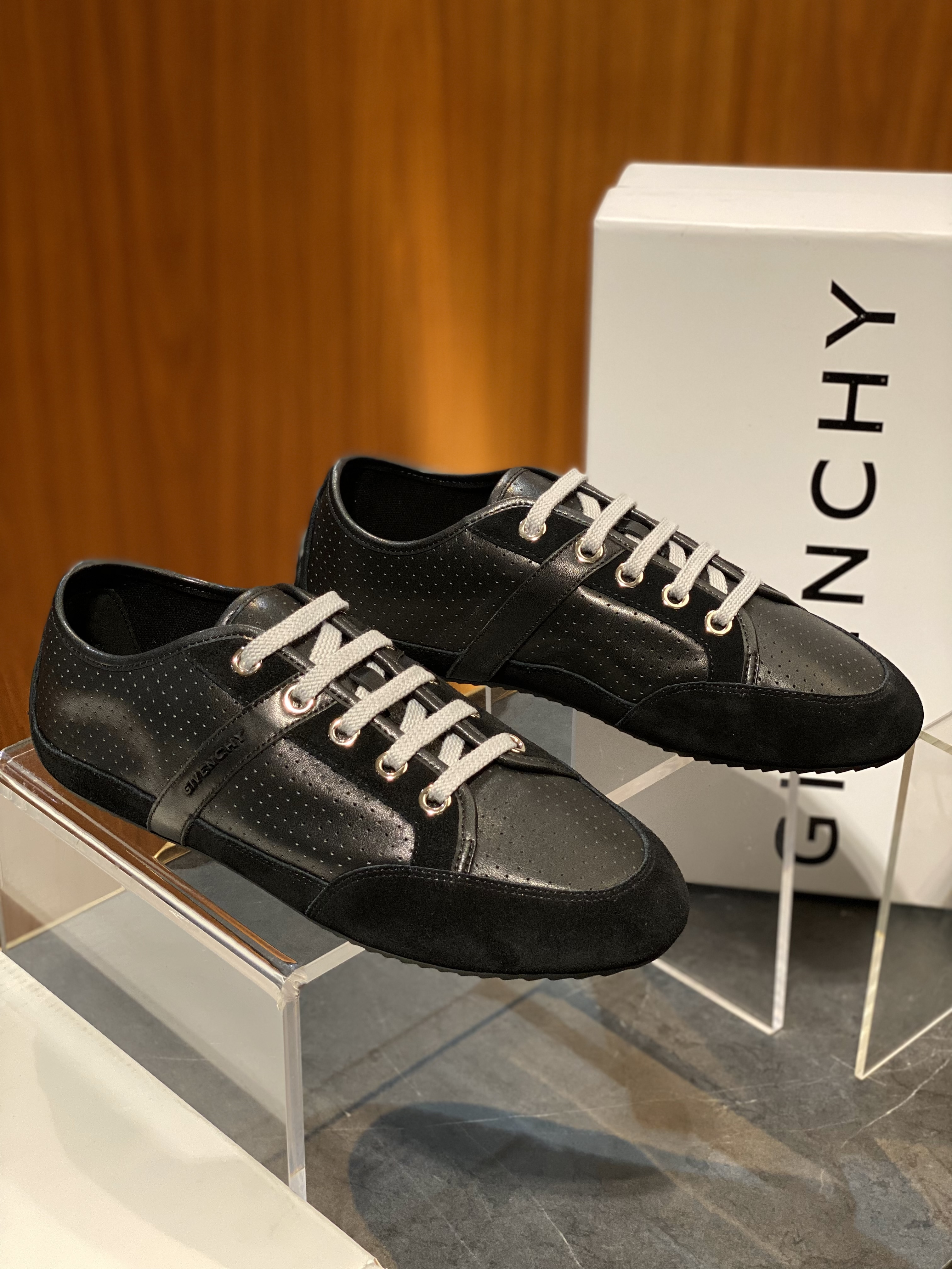 지방시 Givenchy x Slim Sneakers 스니커즈