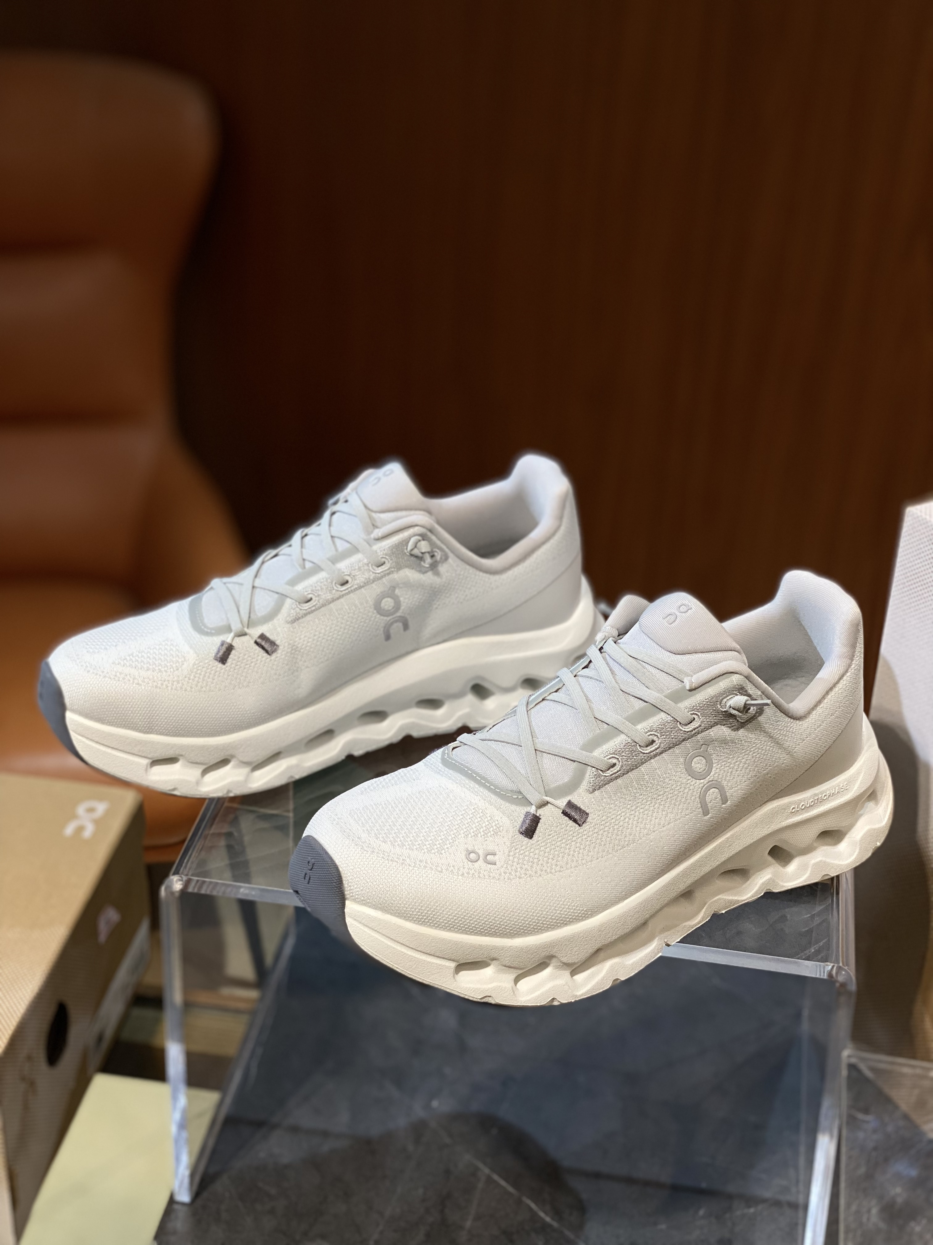 로에베 Loewe x On Cloudtilt 스니커즈