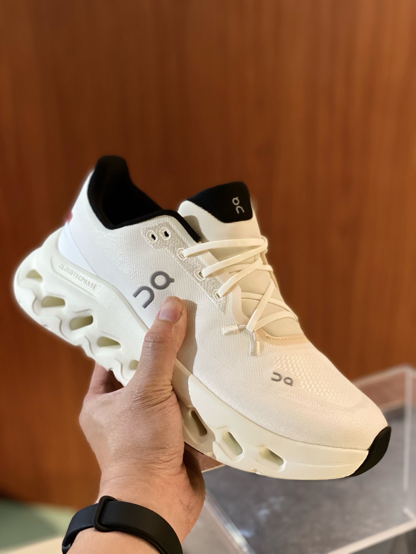 로에베 Loewe x On Cloudtilt 스니커즈