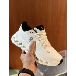 로에베 Loewe x On Cloudtilt 스니커즈
