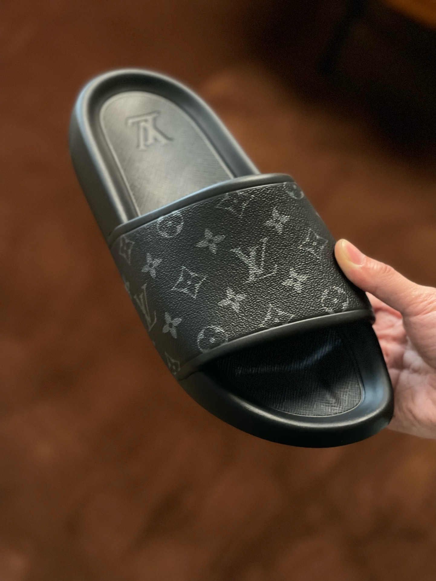 루이비통 Louis Vuitton Waterfront 슬리퍼