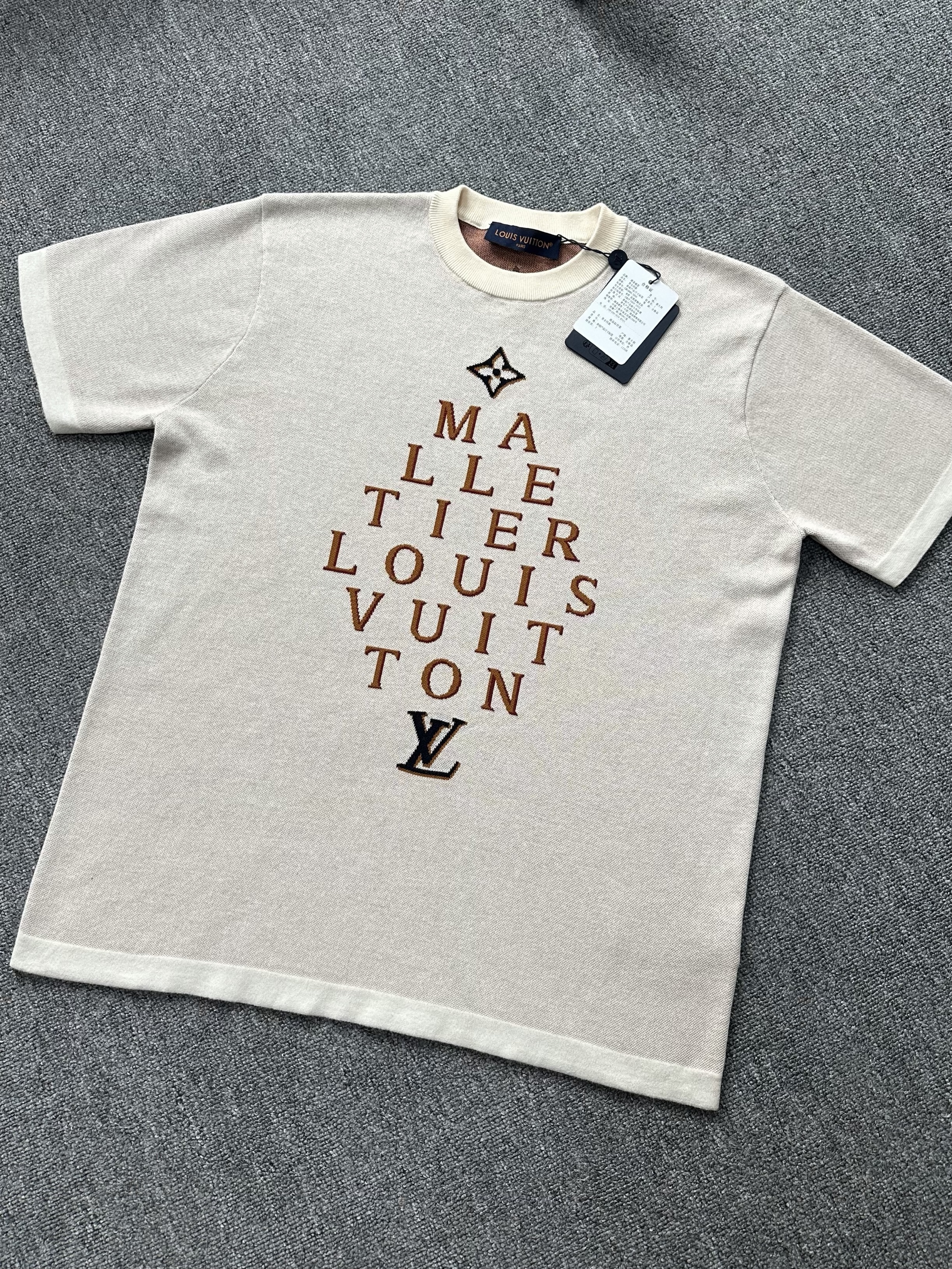루이비통 Louis Vuitton 반팔 티셔츠 1AK6YP