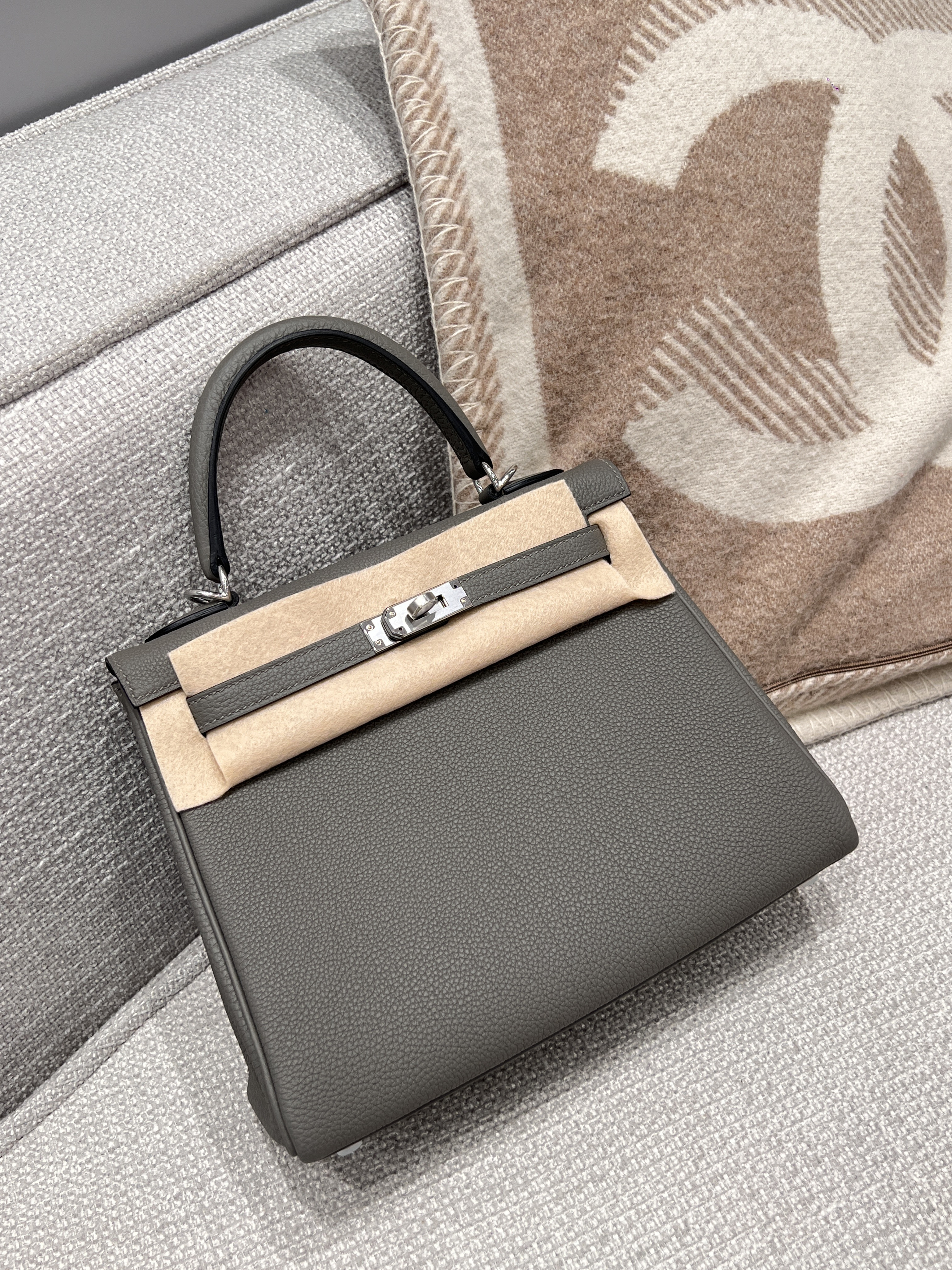 에르메스 Hermes Kelly 25cm Togo Grade 1 0L Gris Meyer/silver (Fil Au Chinois)
