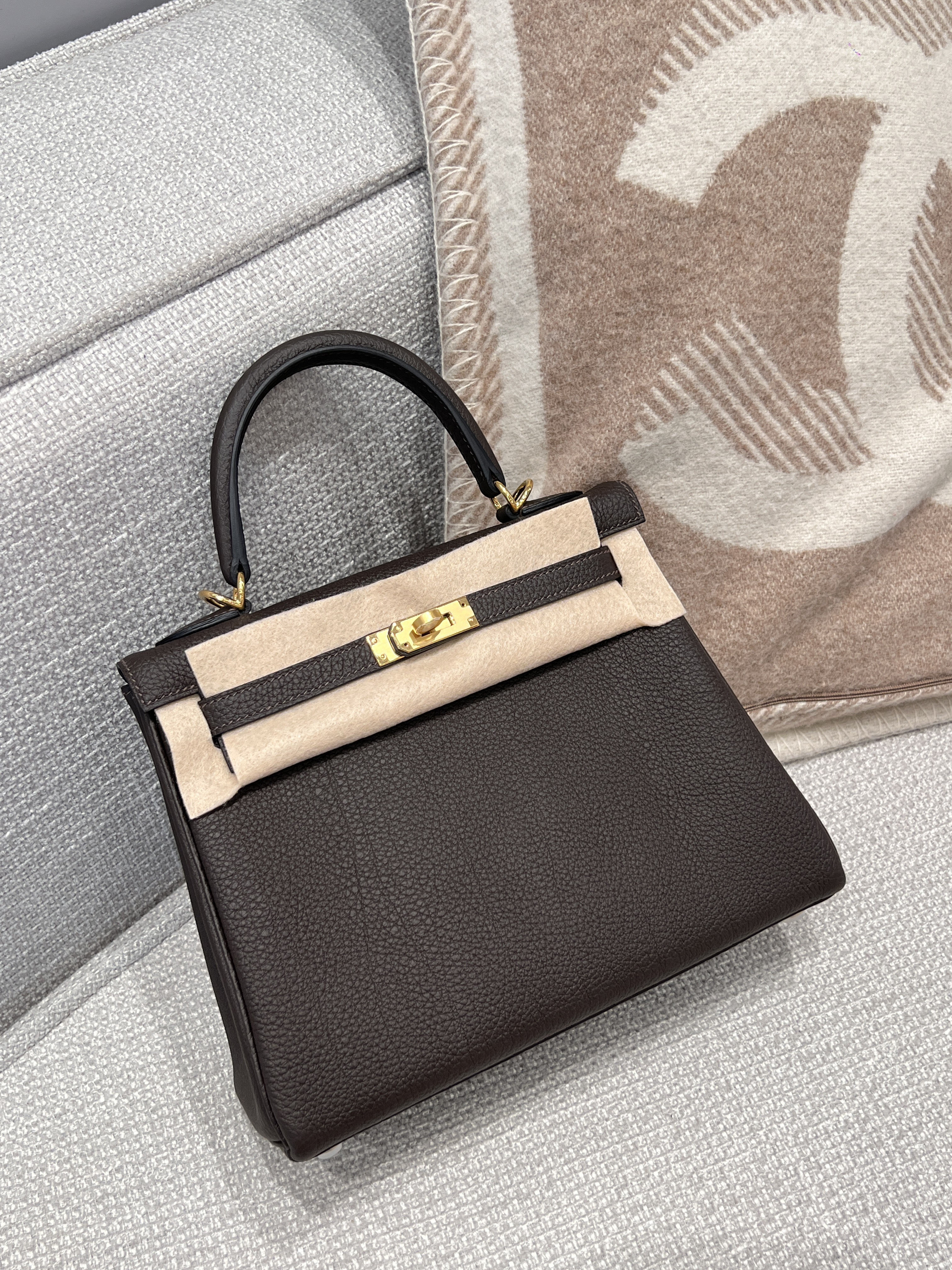 에르메스 Hermes Kelly 25cm Togo Grade 1 46 Ebene/gold (Fil Au Chinois)
