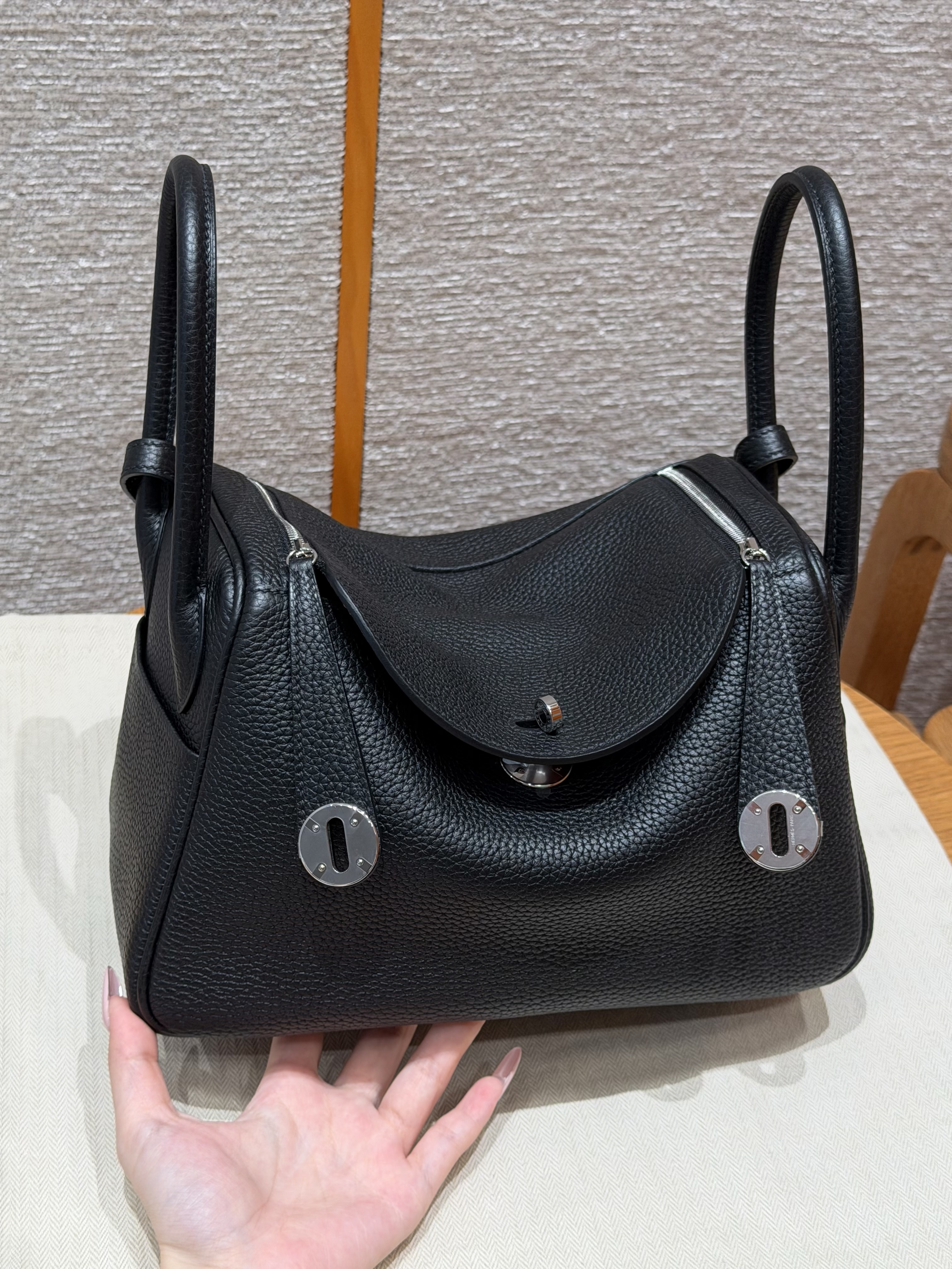 에르메스 Hermes Lindy 26cm Clemence 89 Noir and Q5 Rouge Casque/silver
