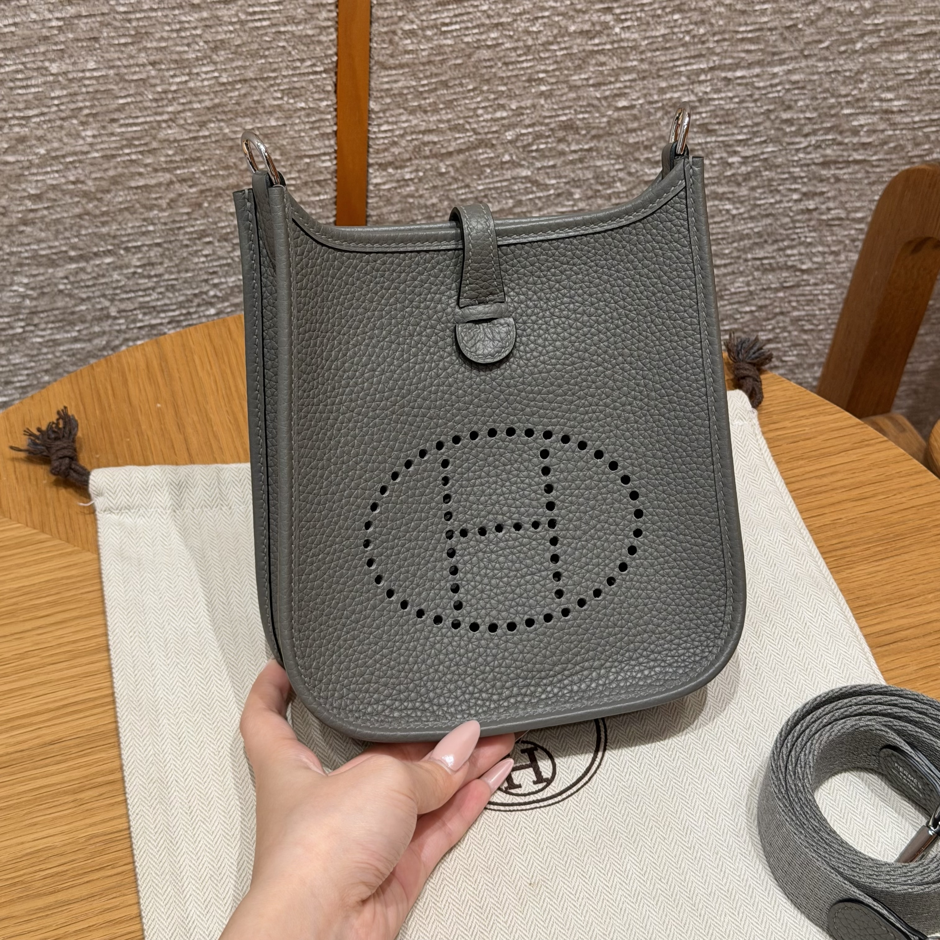 에르메스 Hermes Mini Evelyne 16cm clemence 0L Gris Meyer/silver