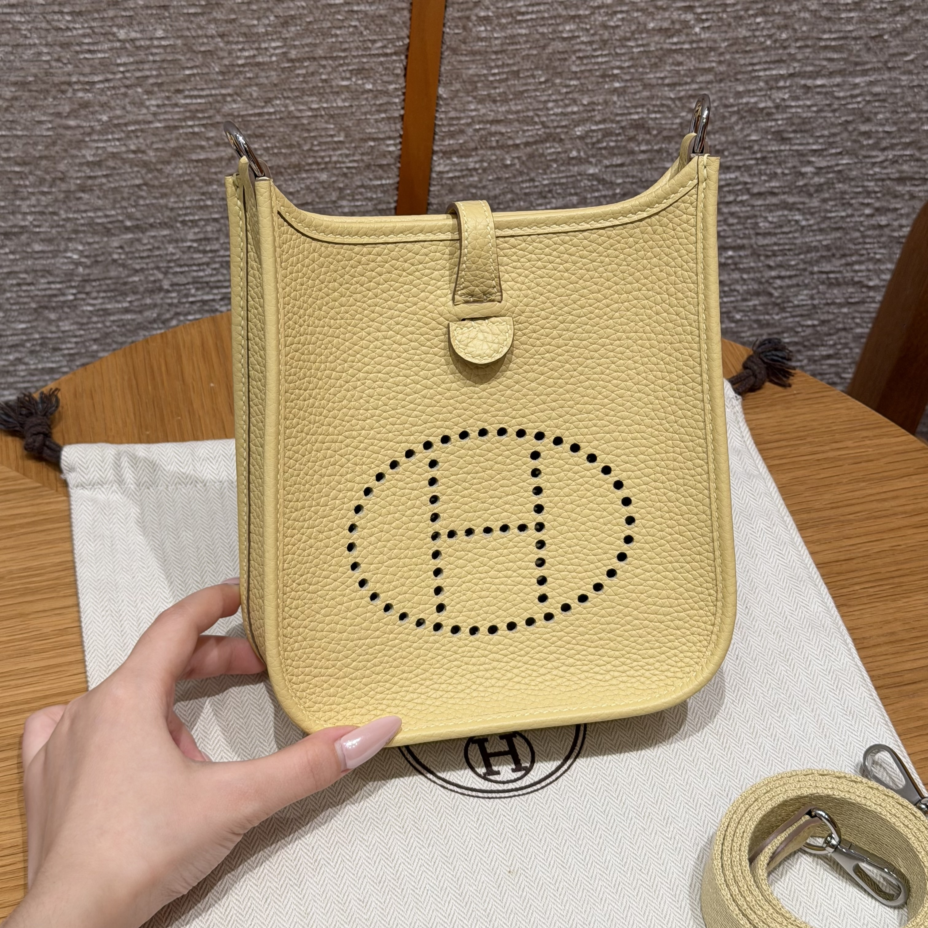 에르메스 Hermes Mini Evelyne 16cm clemence OY Limoncello/silver