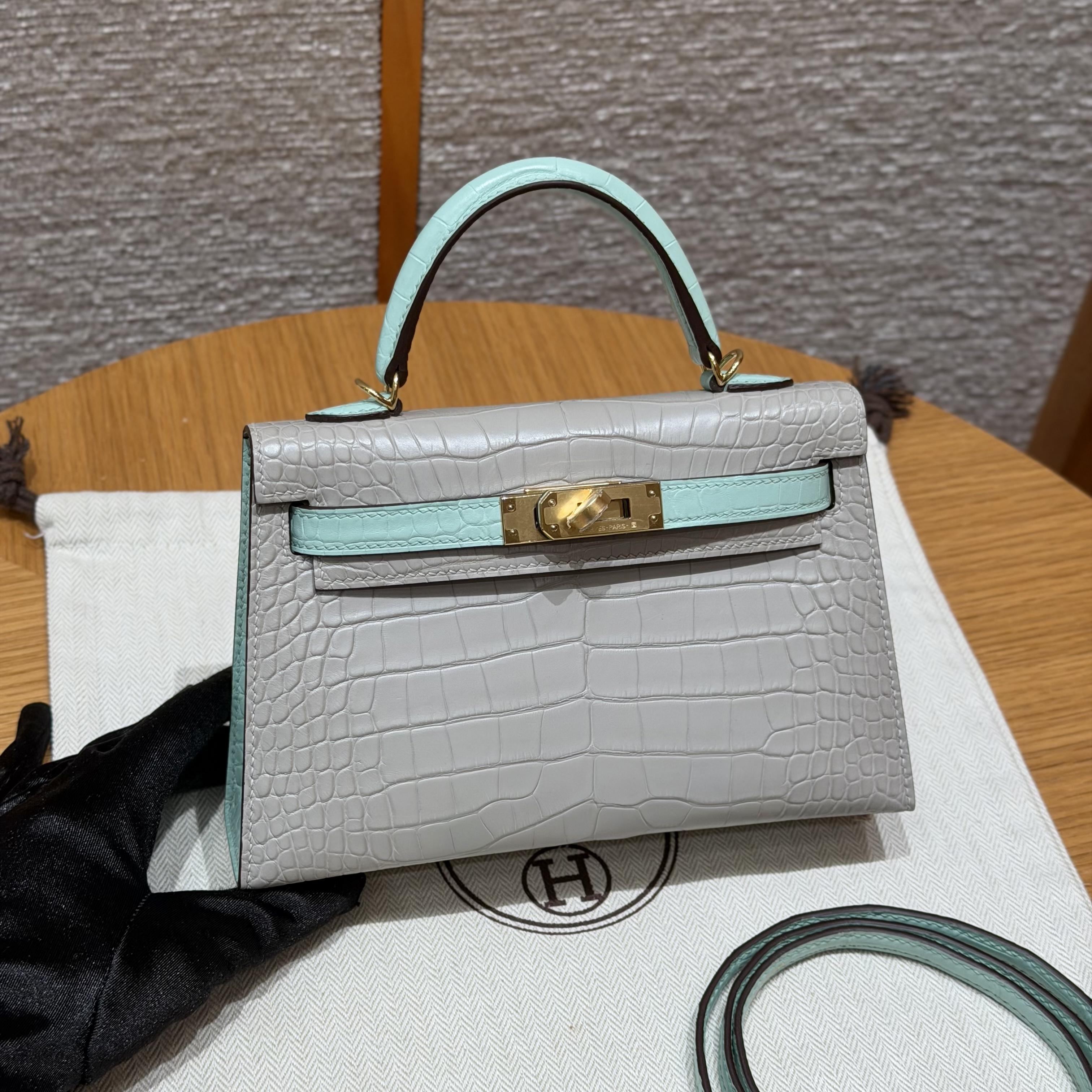 에르메스 Hermes Mini Kelly 19cm Matte Alligator 80 Girs Perle and 6W Menthe/gold