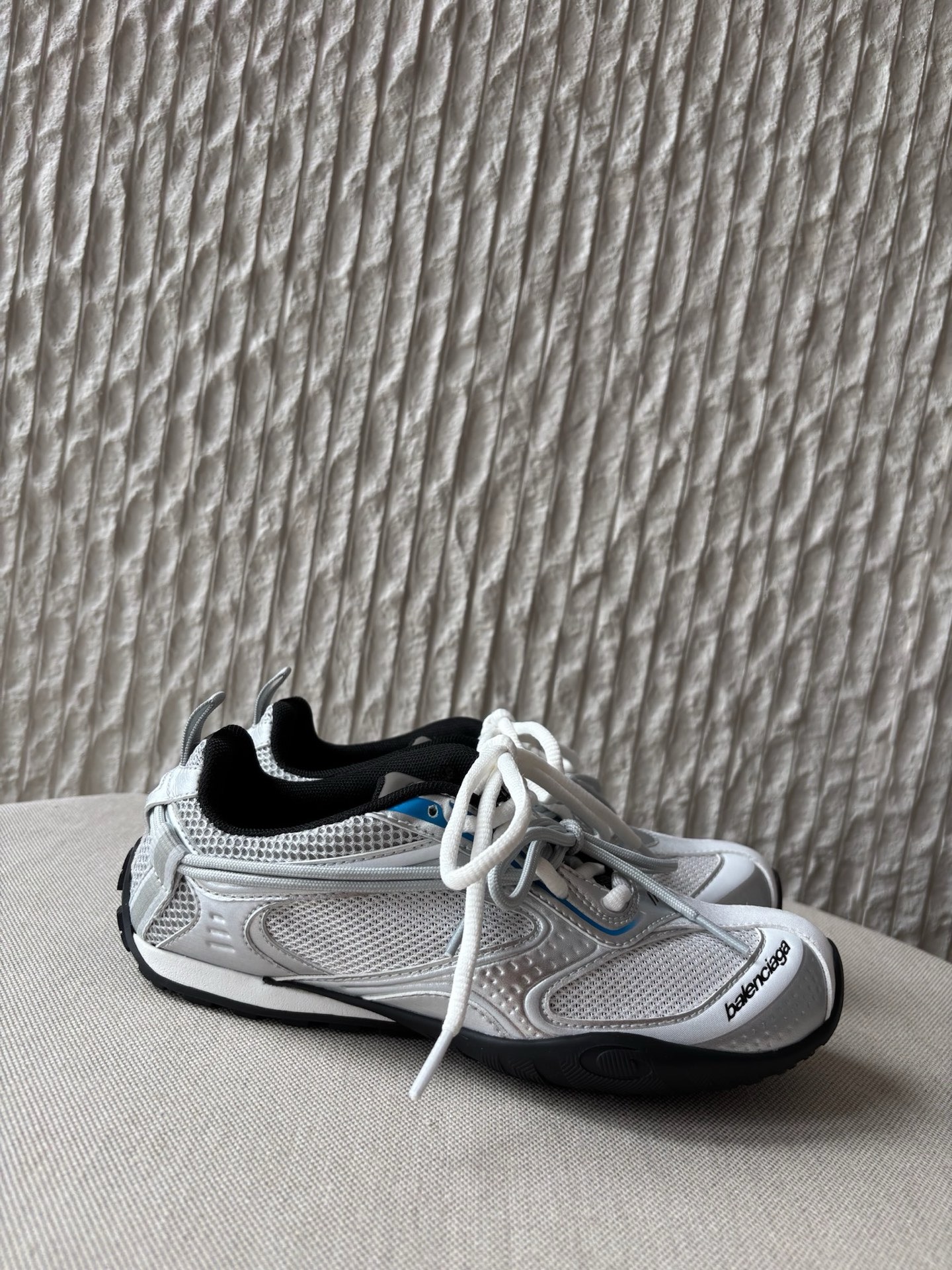 발렌시아가 Balenciaga Radar Gradient Lines Y2K 스니커즈