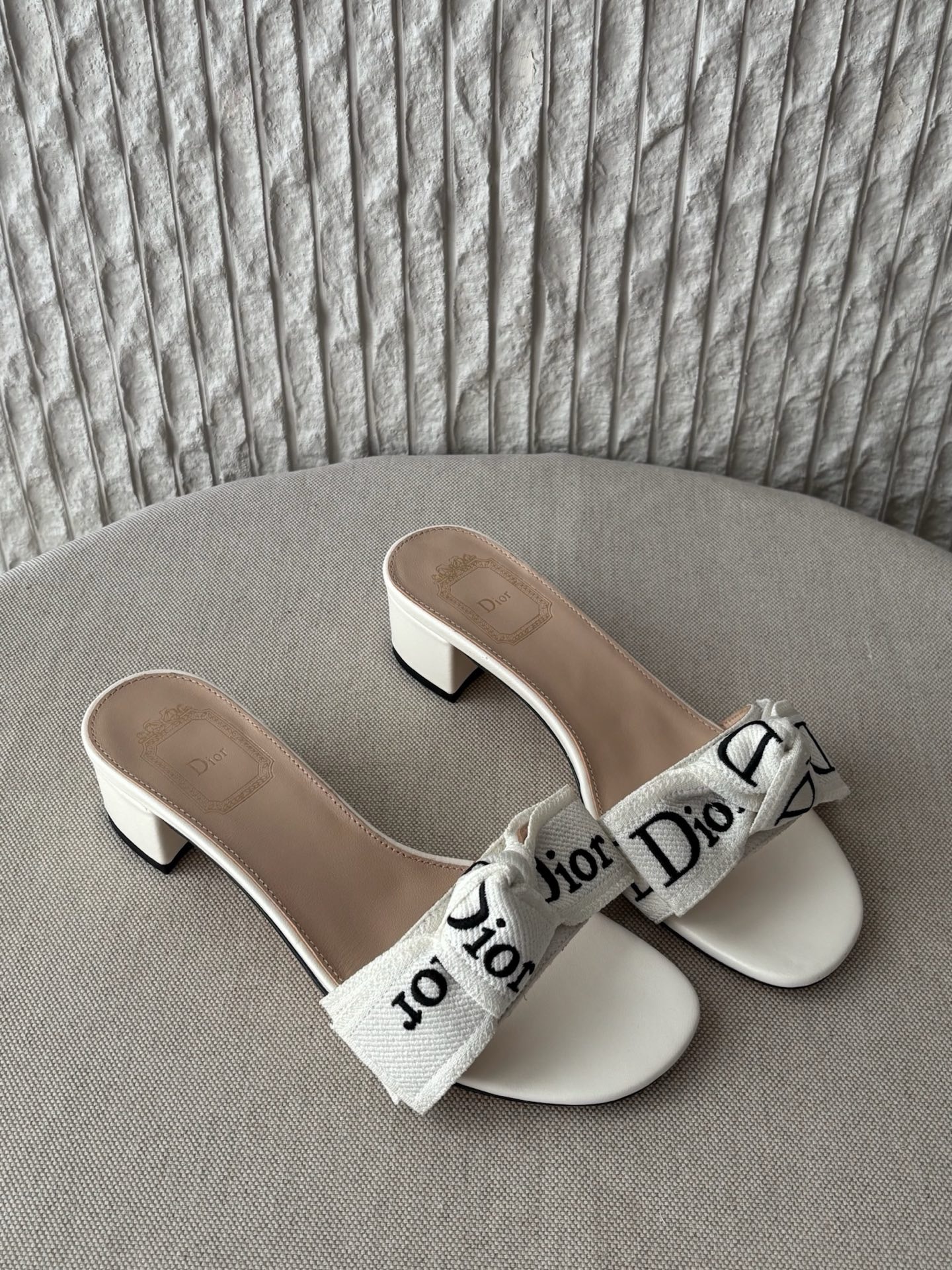 디올 Dior J'Adior 자디올 힐 슬라이드 White
