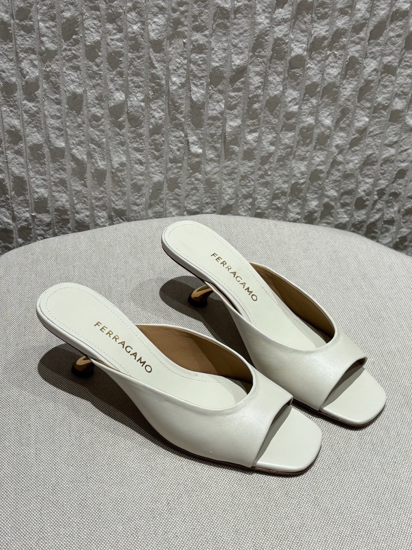 살바토레 페라가모 Salvatore Ferragamo 힐 슬라이드 White