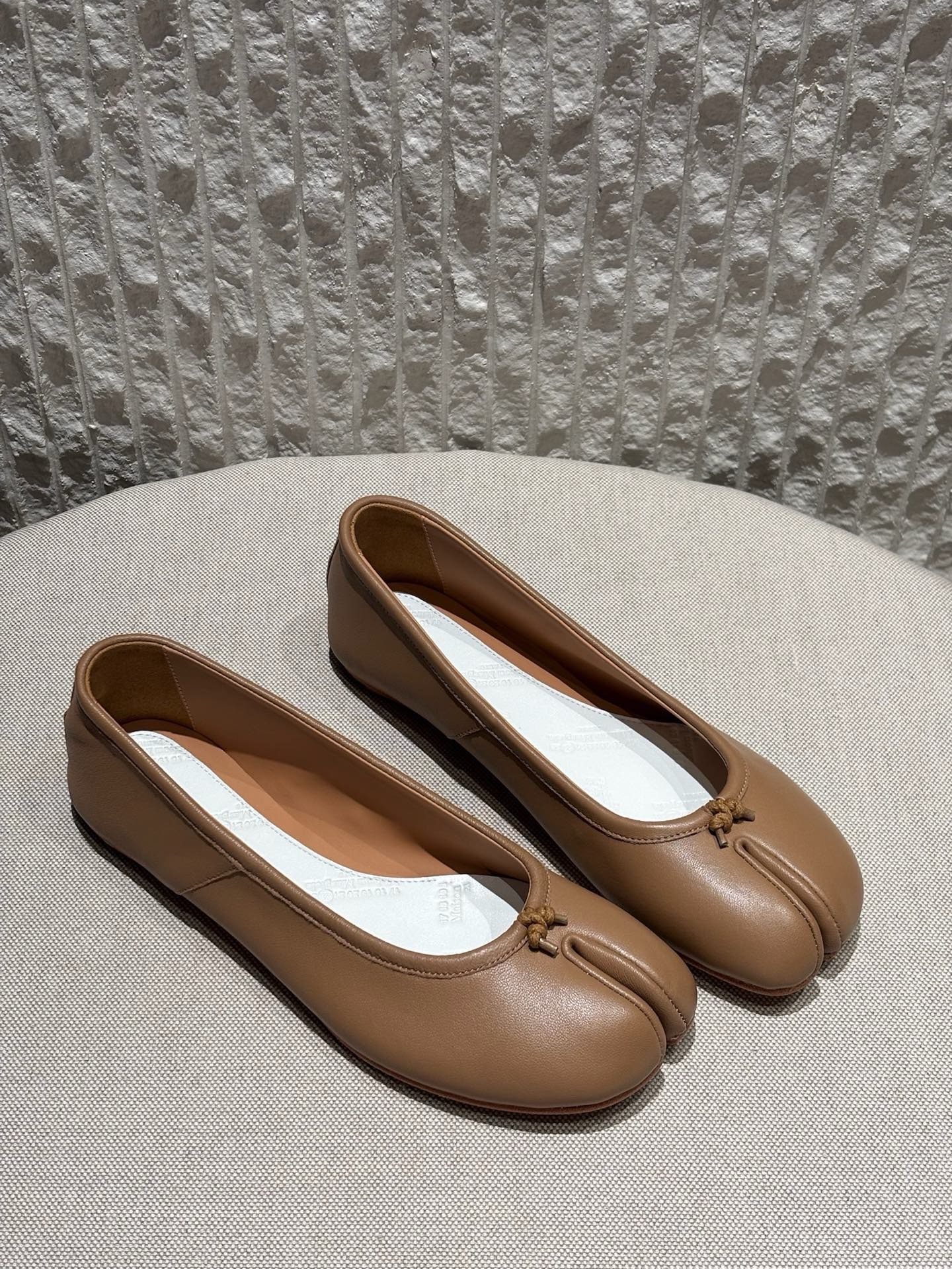 발렌시아가 Maison Margiela Tabi 플랫