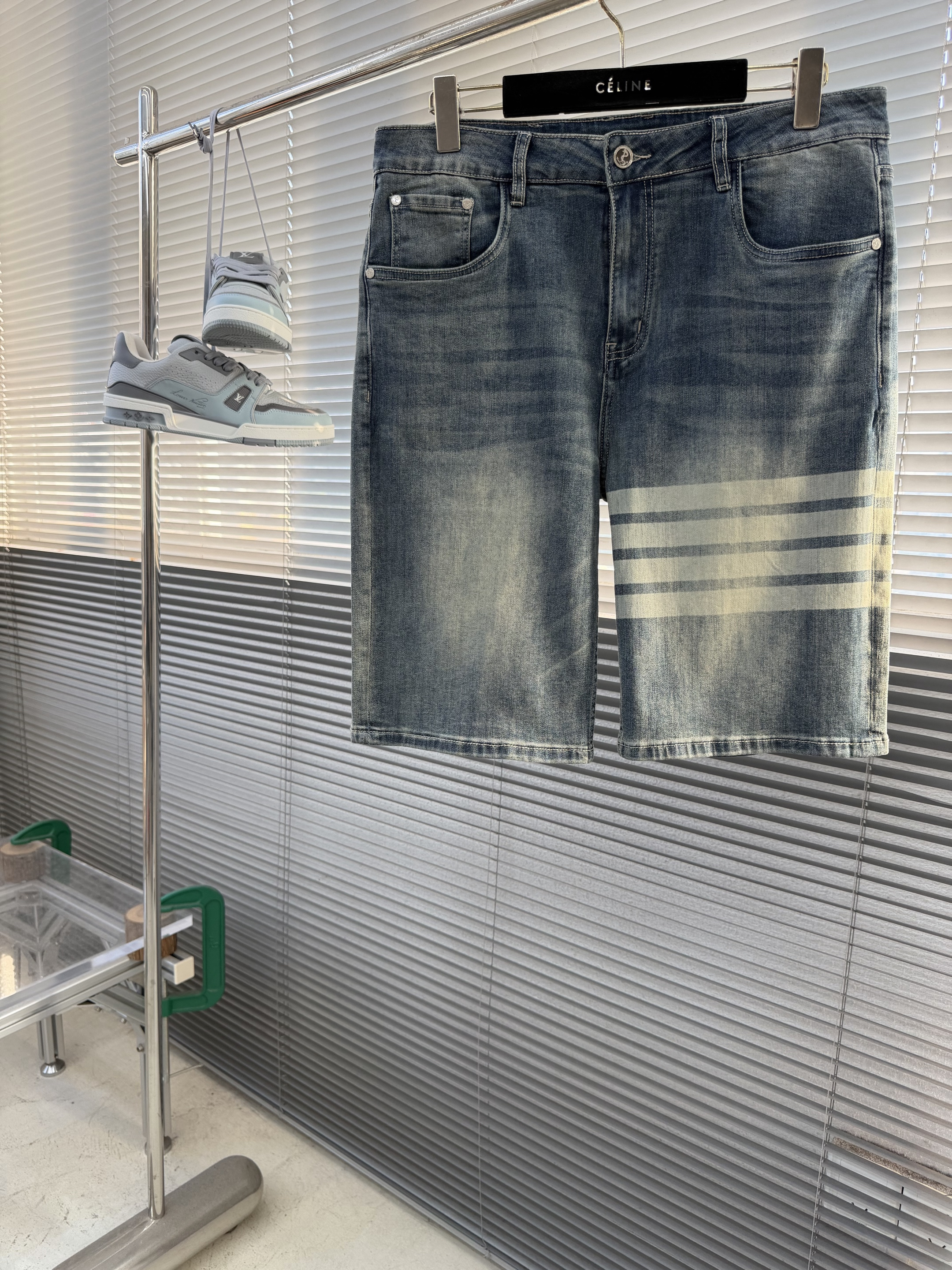 톰브라운 Thom Browne 반바지