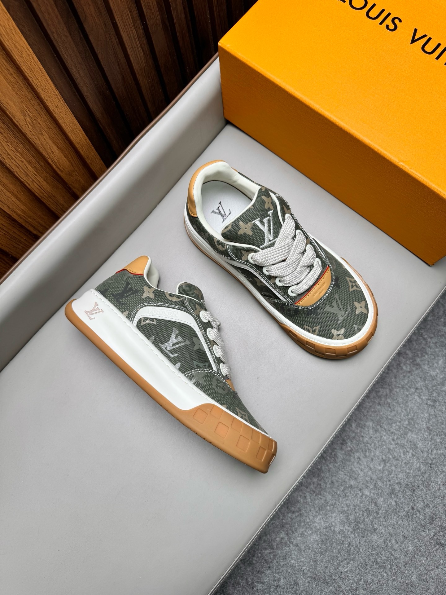루이비통 Louis Vuitton Tilted 스니커즈