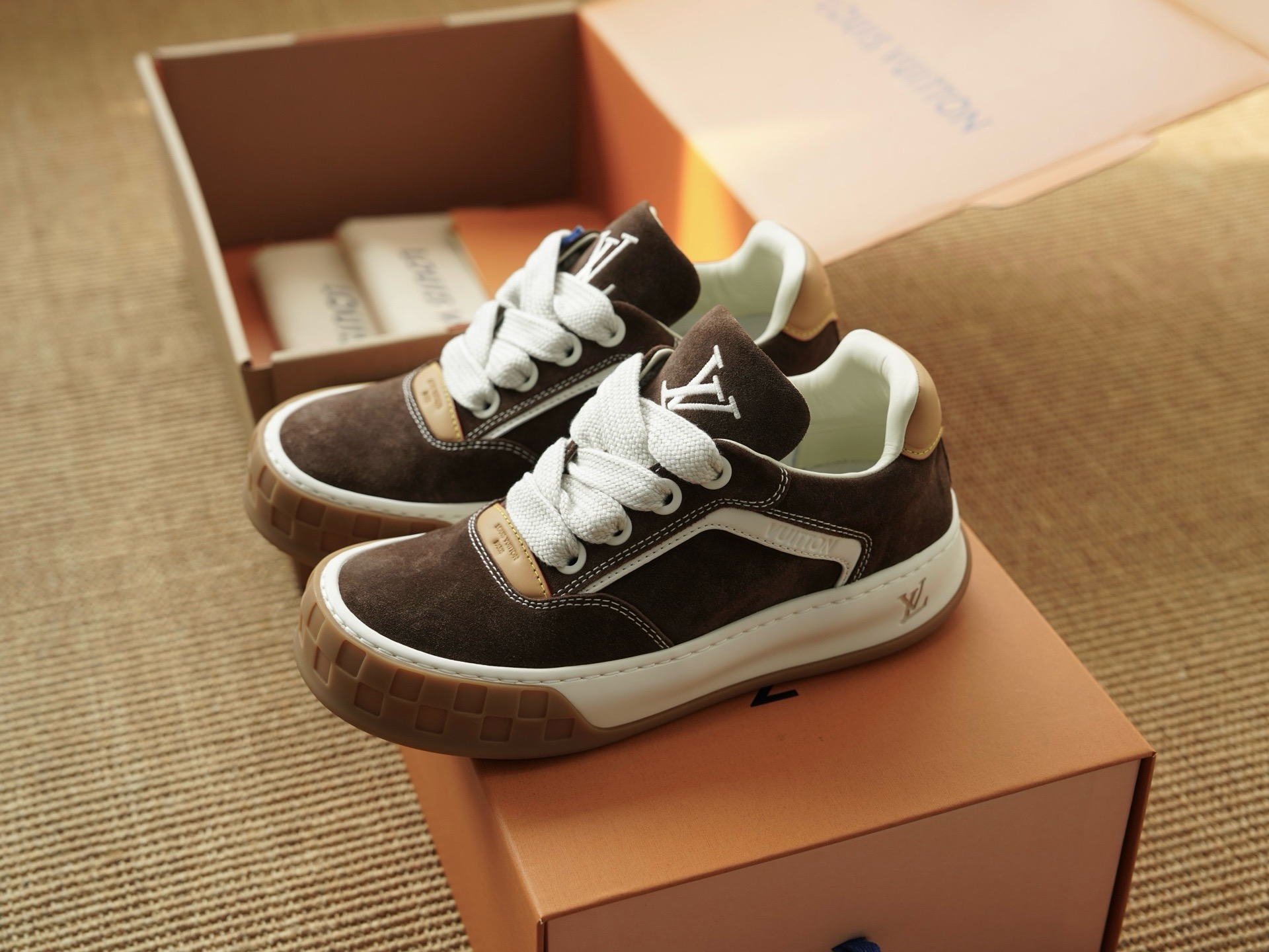 루이비통 Louis Vuitton Tilted 스니커즈